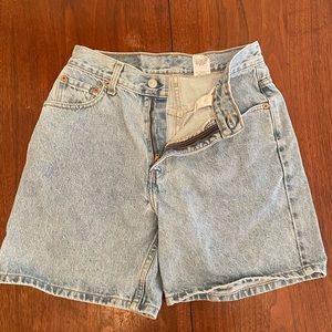 Women’s Levi’s shorts, Size 6